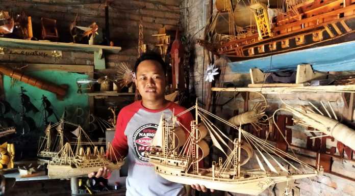 Aji Sulap Limbah Sampah Pesisir Jadi Kerajinan Berharga Aji Perajin Limbah Sampah