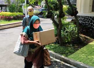 Pasangan lansia asal Semarang berikan bantuan