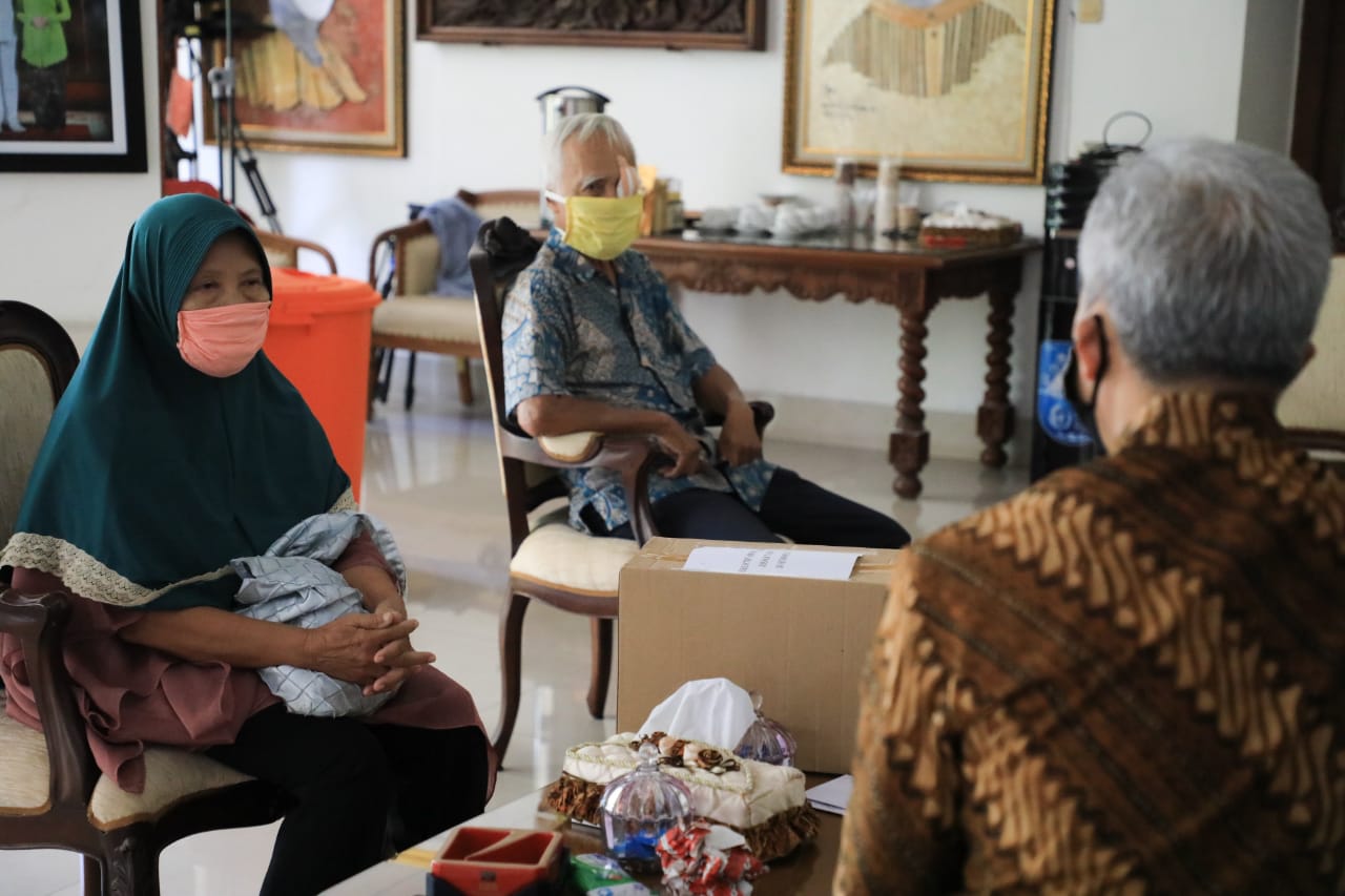 Salut, Dua Lansia Ini Berikan Bantuan Tabungan dan Minta Jadi Relawan