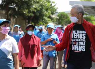 Ganjar Pranowo dan karyawan Djarum