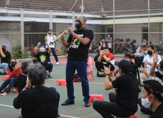 seniman saxophone