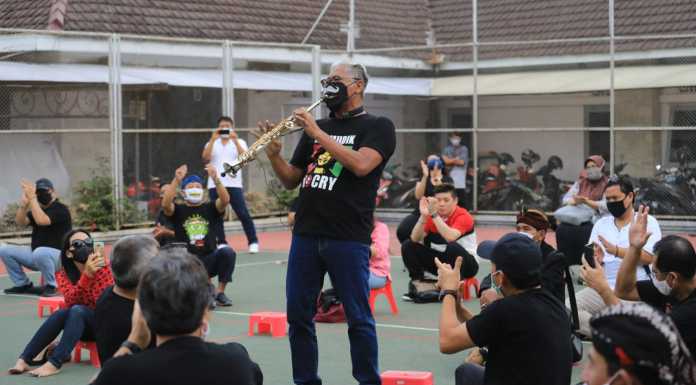 seniman saxophone