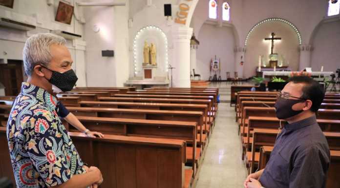 Ganjar Cek Gereja