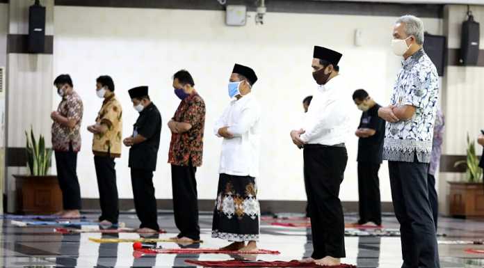 Jumatan Pertama, Ganjar Terapkan Protokol Kesehatan Ketat Jumatan pertama Ganjar