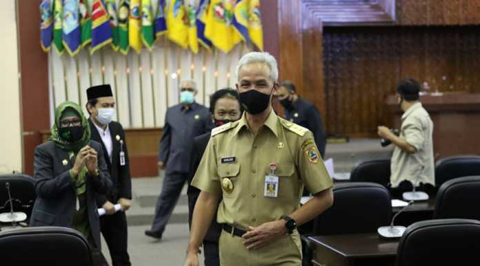 Ganjar Hadapi Resesi