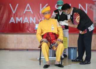 Ganjar suntik vaksin kedua