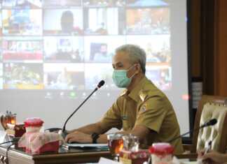 Ganjar Beri Penghargaan