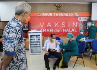 Vaksinasi Lansia Dimulai