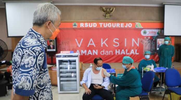 Vaksinasi Lansia Dimulai