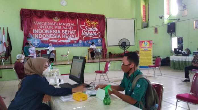 SMAN 4 Vaksinasi Massal