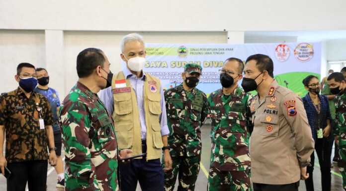 TNI Polri Vaksin Massal