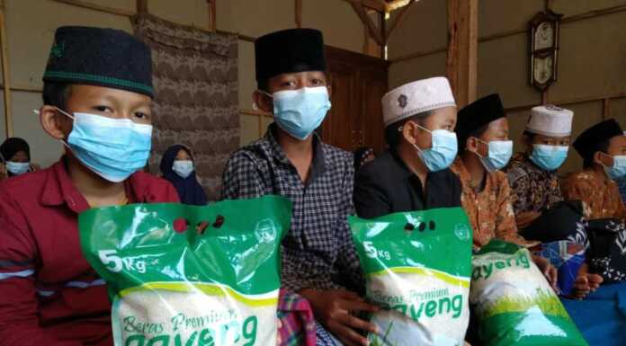 SMPN 22 Donasi Panti