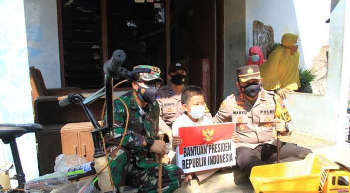 Ghifari Terima Bantuan